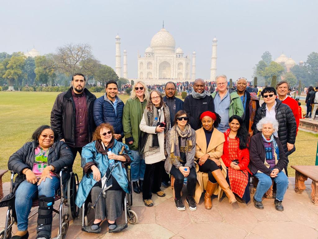 Participants of the CAORC-AIIS Faculty Development Seminar at the Taj Mahal on January 1, 2020.